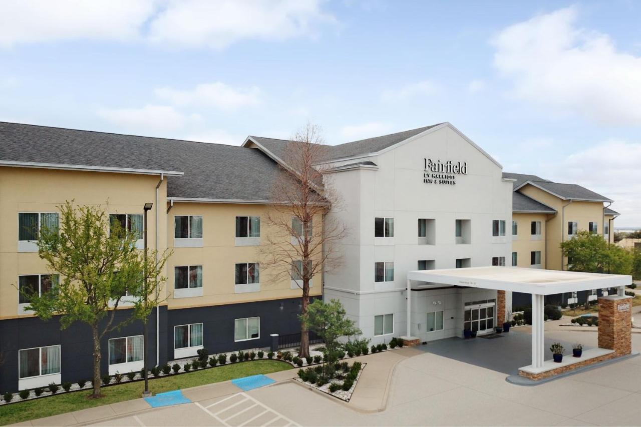 Fairfield Inn & Suites Denton Exterior photo